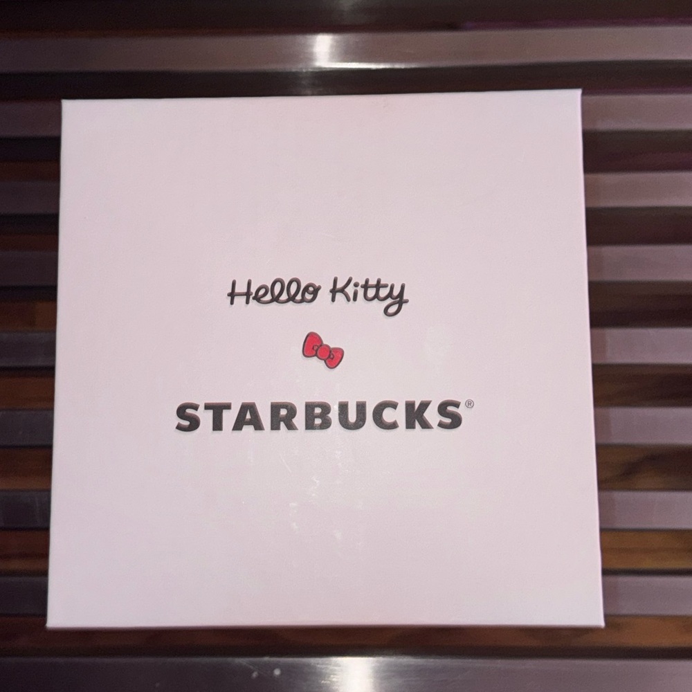 NWT♥️2025 Starbucks Hello Kitty Ceramic Mug with Silicon Red Bow and Green Lid - Picture 4 of 5